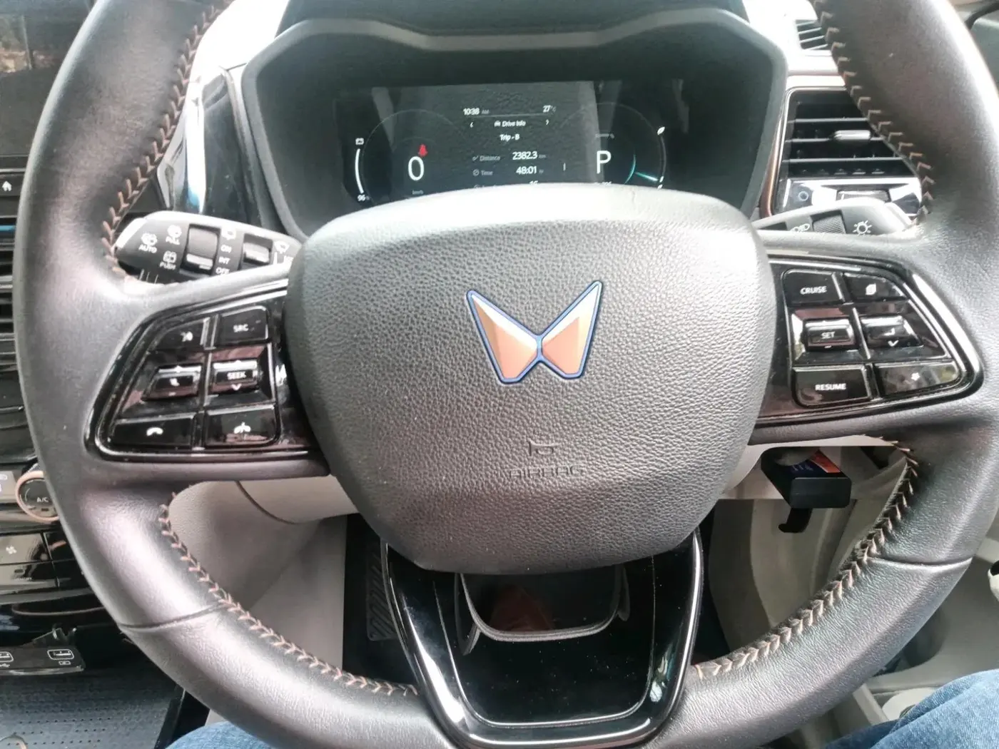 2024 Mahindra XUV400 EL Pro 39.4 KWH Dual Tone, Electric, Automatic, 11,963 km, interior