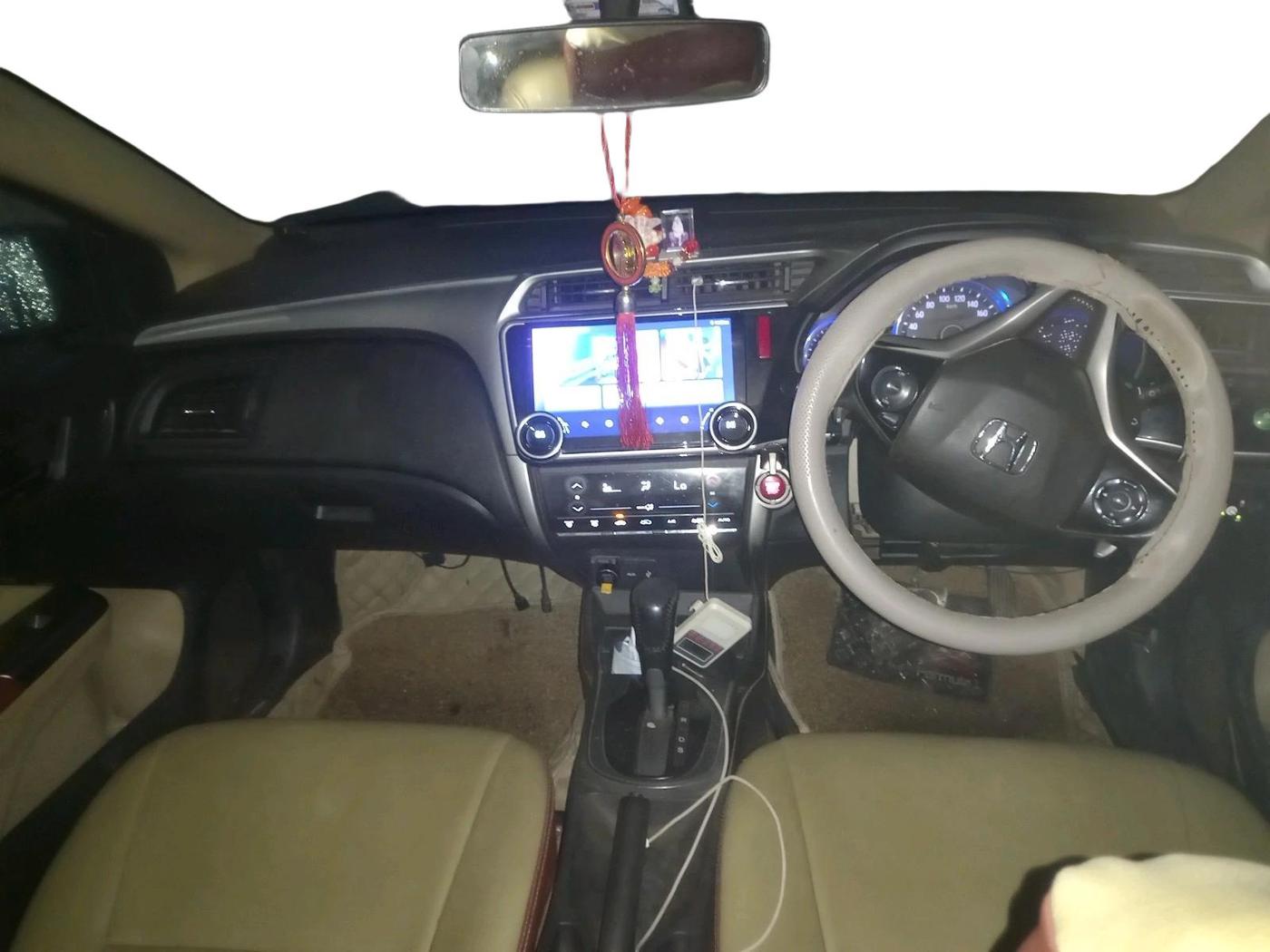 2015 Honda City 1.5L I-VTEC VX CVT, CNG, Automatic, 1,71,610 km, interior