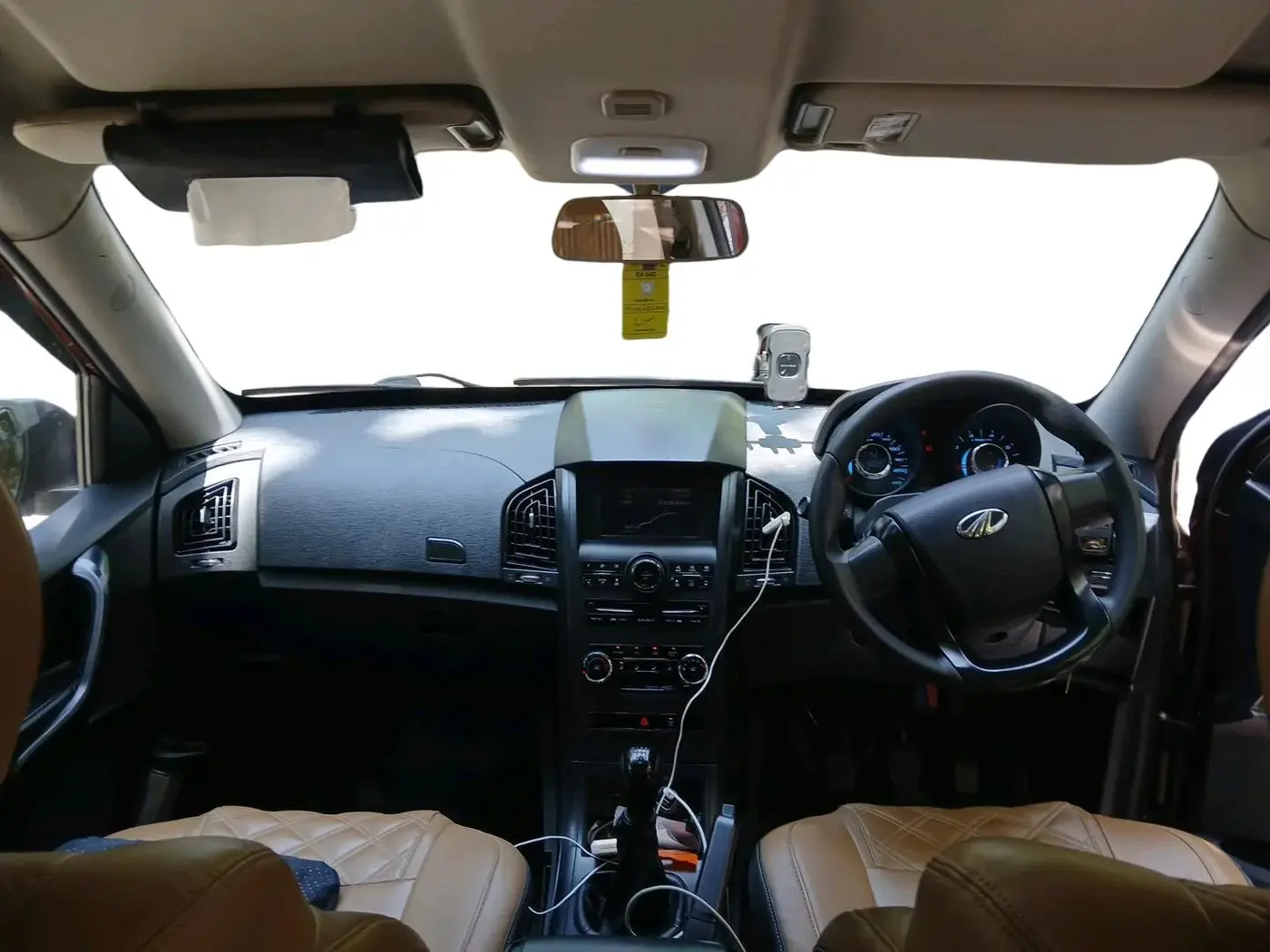 2019 Mahindra XUV500 W5, Diesel, Manual, 98,671 km, interior