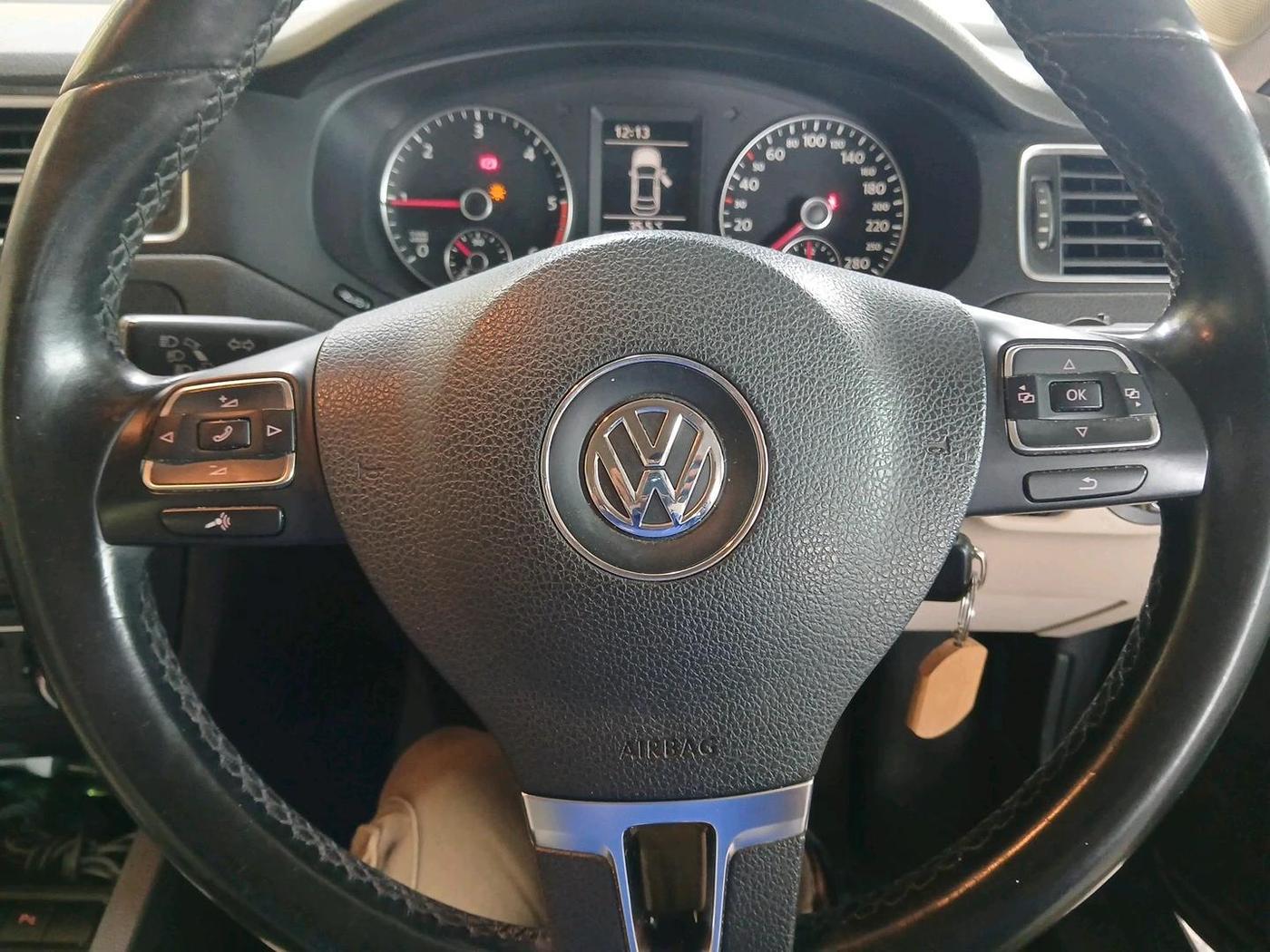 2013 Volkswagen Jetta COMFORTLINE TDI, Diesel, Manual, 1,57,718 km, interior