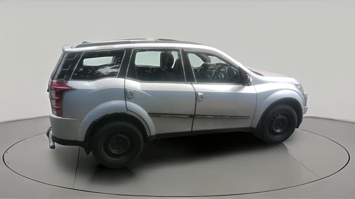 2015 Mahindra XUV500 W6, Diesel, Manual, 1,00,892 km, exterior