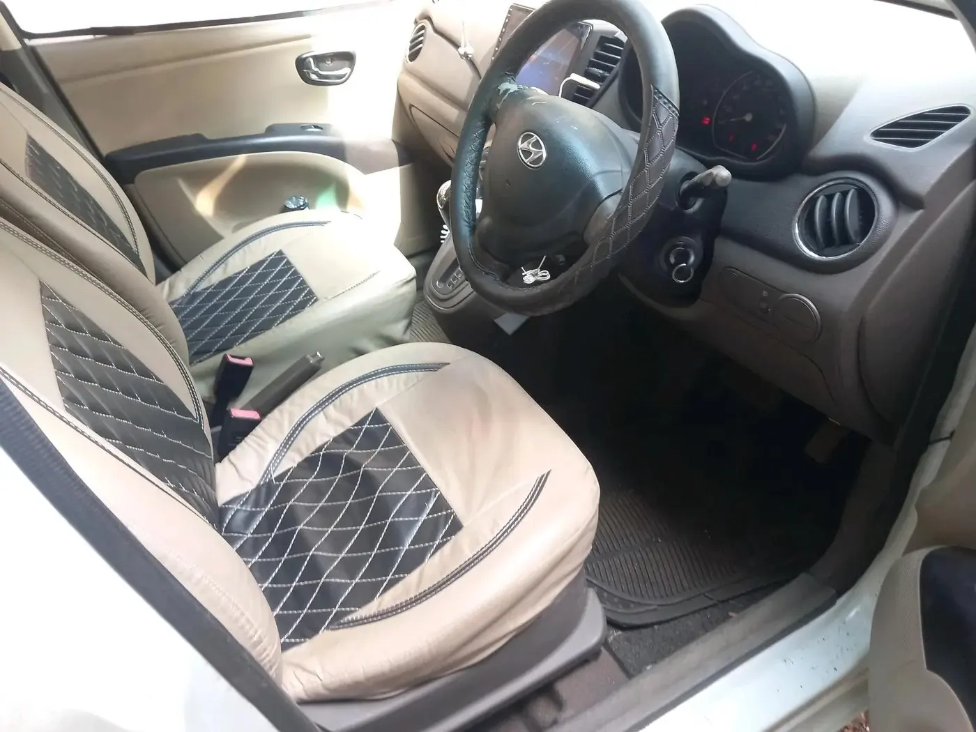 2011 Hyundai i10 SPORTZ 1.2 AT, Petrol, Automatic, 40,116 km, interior