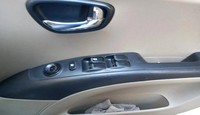 2011 Hyundai i10 SPORTZ 1.2 AT, Petrol, Automatic, 40,116 km, interior