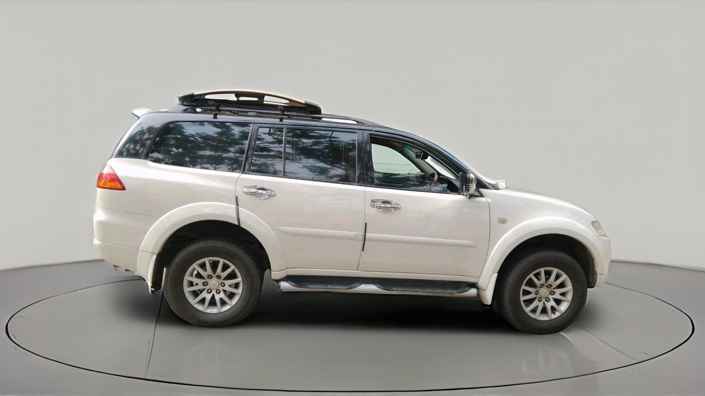 2014 Mitsubishi Pajero Sport 2.5 MT, Diesel, Manual, 1,59,520 km, exterior