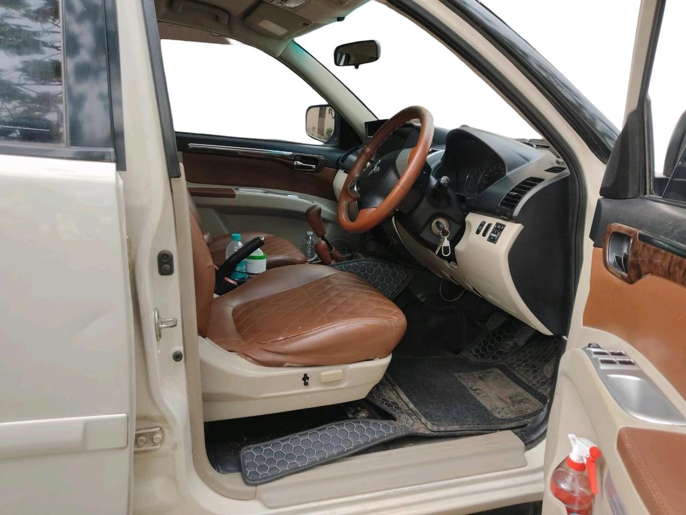2014 Mitsubishi Pajero Sport 2.5 MT, Diesel, Manual, 1,59,520 km, interior