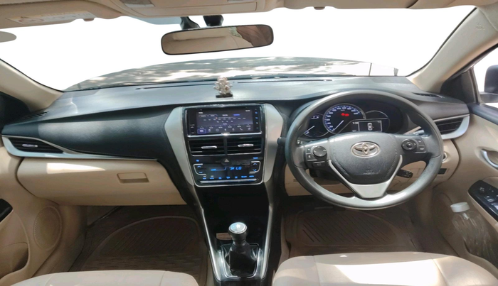 2018 Toyota YARIS V MT, Petrol, Manual, 55,572 km, interior