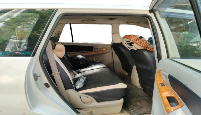 2011 Toyota Innova 2.5 G4 8 STR, Diesel, Manual, 2,29,372 km, interior
