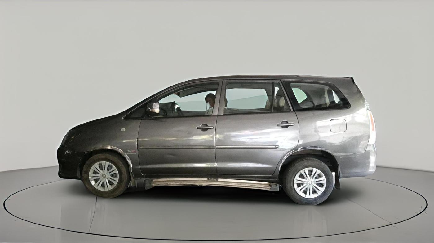 2011 Toyota Innova 2.5 G4 7 STR, Diesel, Manual, 2,18,753 km, exterior