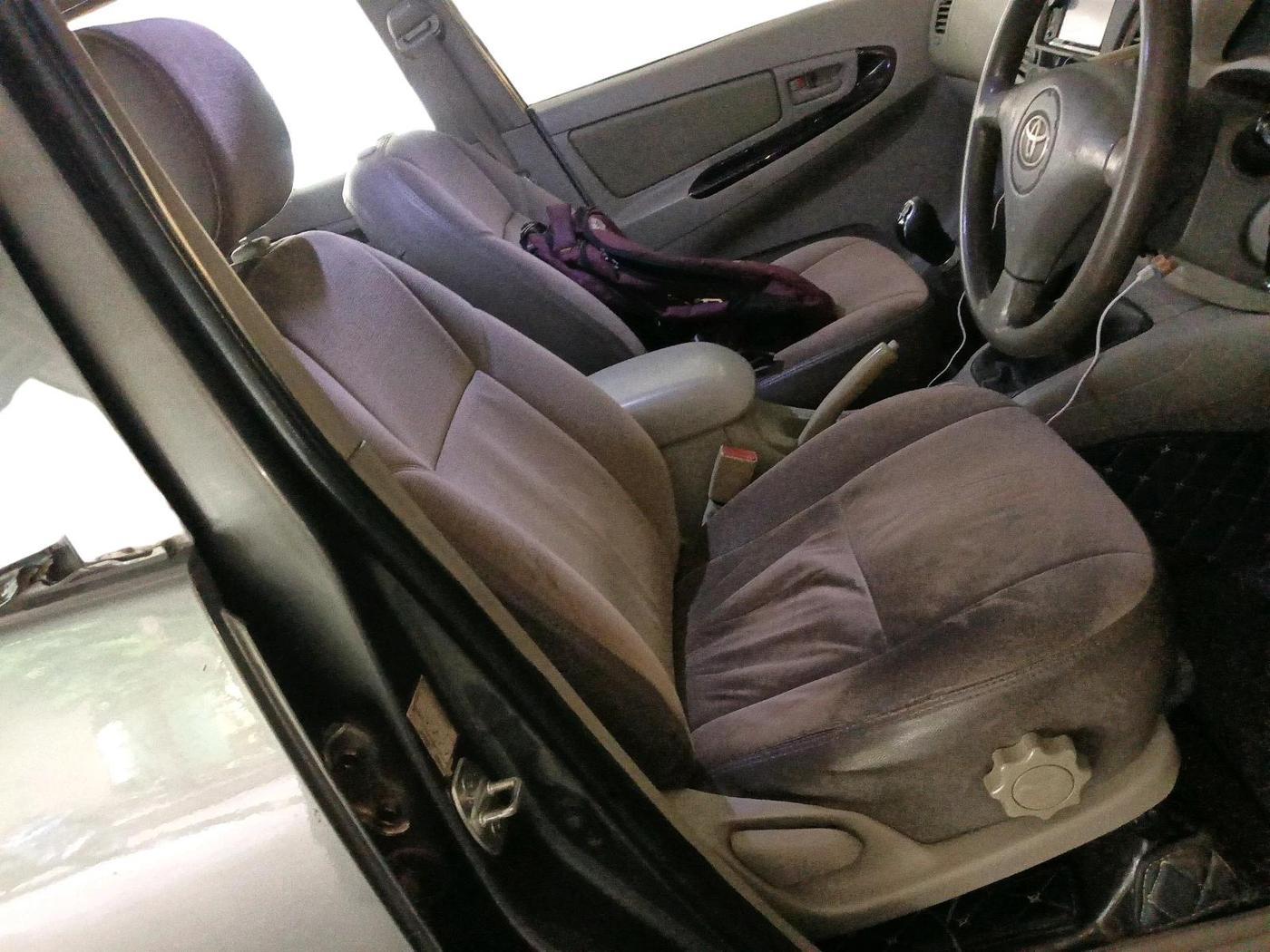 2011 Toyota Innova 2.5 G4 7 STR, Diesel, Manual, 2,18,753 km, interior