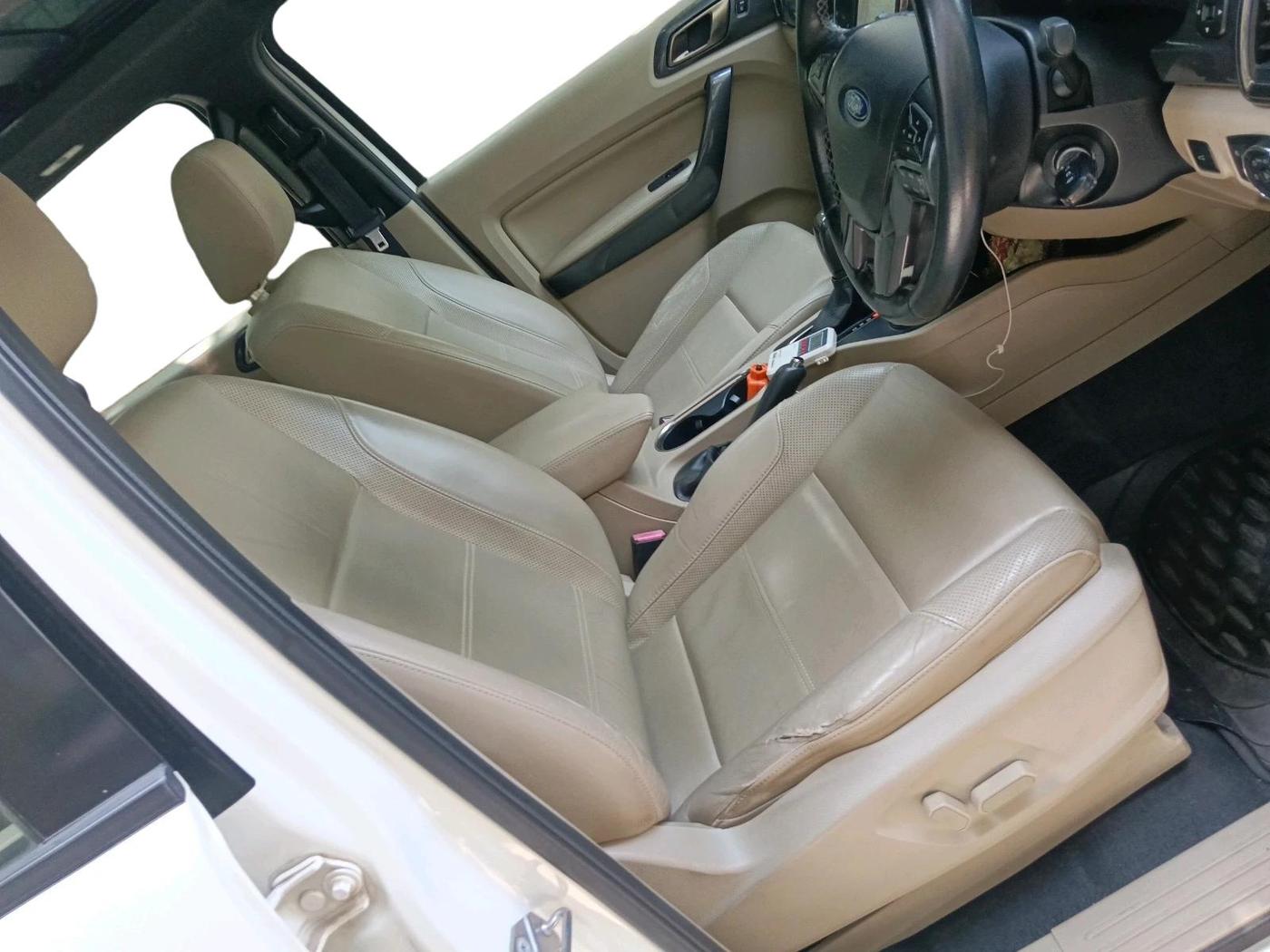 2018 Ford Endeavour TITANIUM 3.2 4X4 AT, Diesel, Automatic, 1,14,505 km, interior