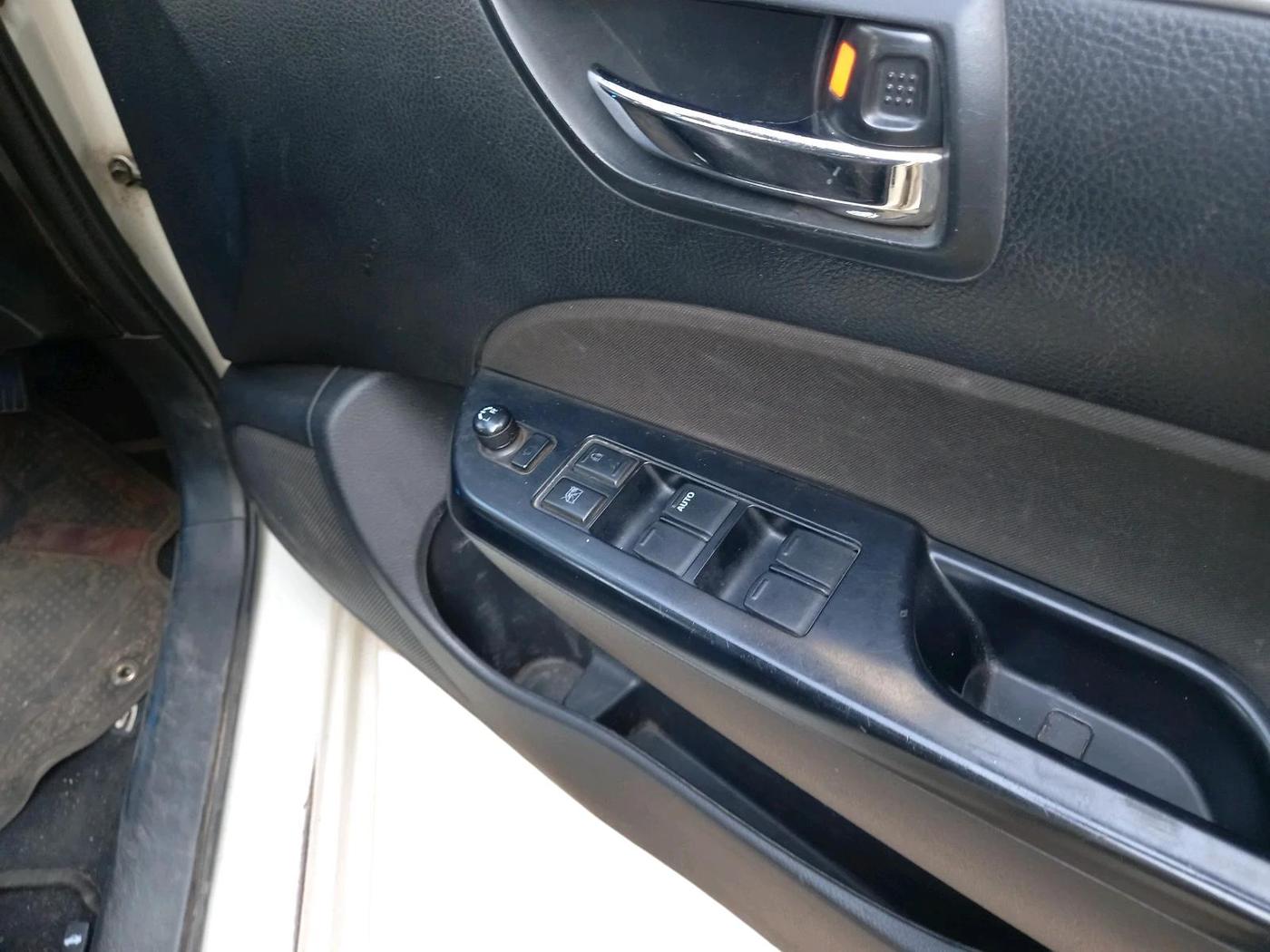 2017 Maruti Swift VXI, CNG, Manual, 66,180 km, interior