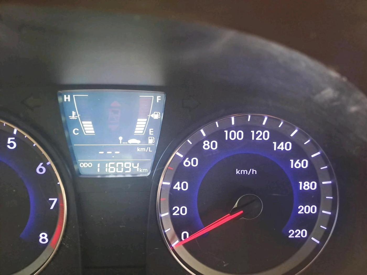 2013 Hyundai Verna FLUIDIC 1.6 VTVT EX, Petrol, Manual, 1,16,094 km, interior