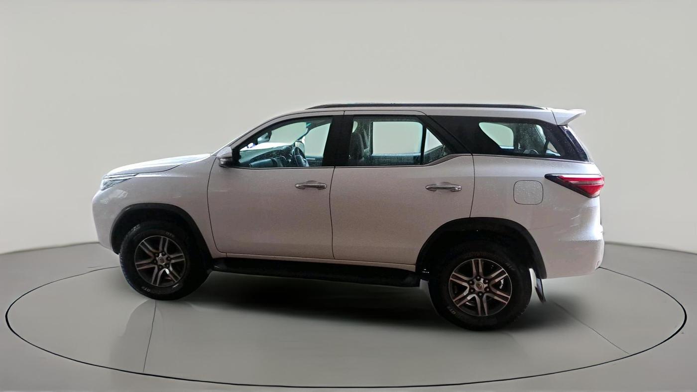 2022 Toyota Fortuner 4X2 MT 2.8 DIESEL, Diesel, Manual, 67,163 km, exterior