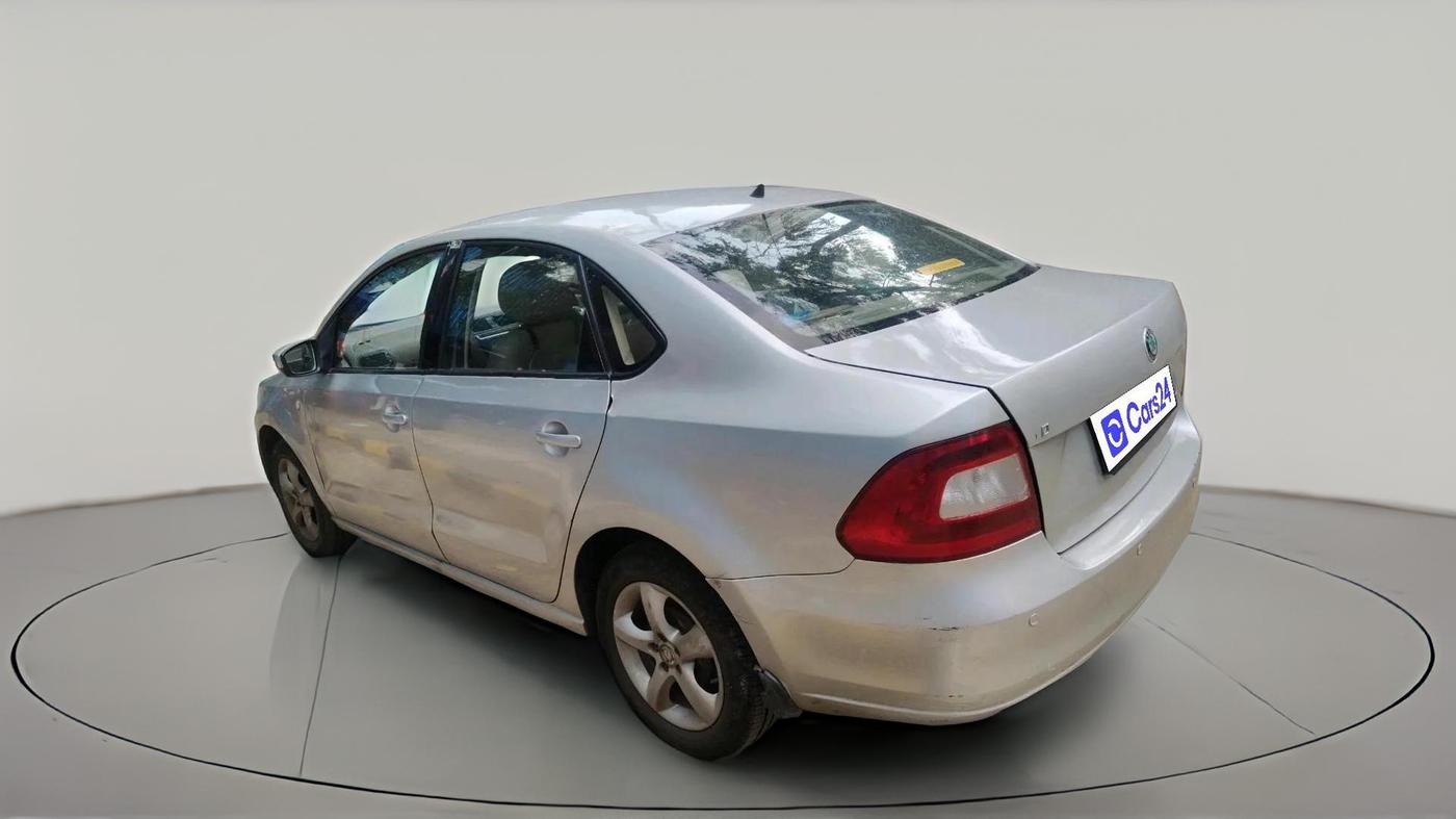 2012 Skoda Rapid ELEGANCE 1.6 TDI CR MT, Diesel, Manual, 91,495 km, exterior