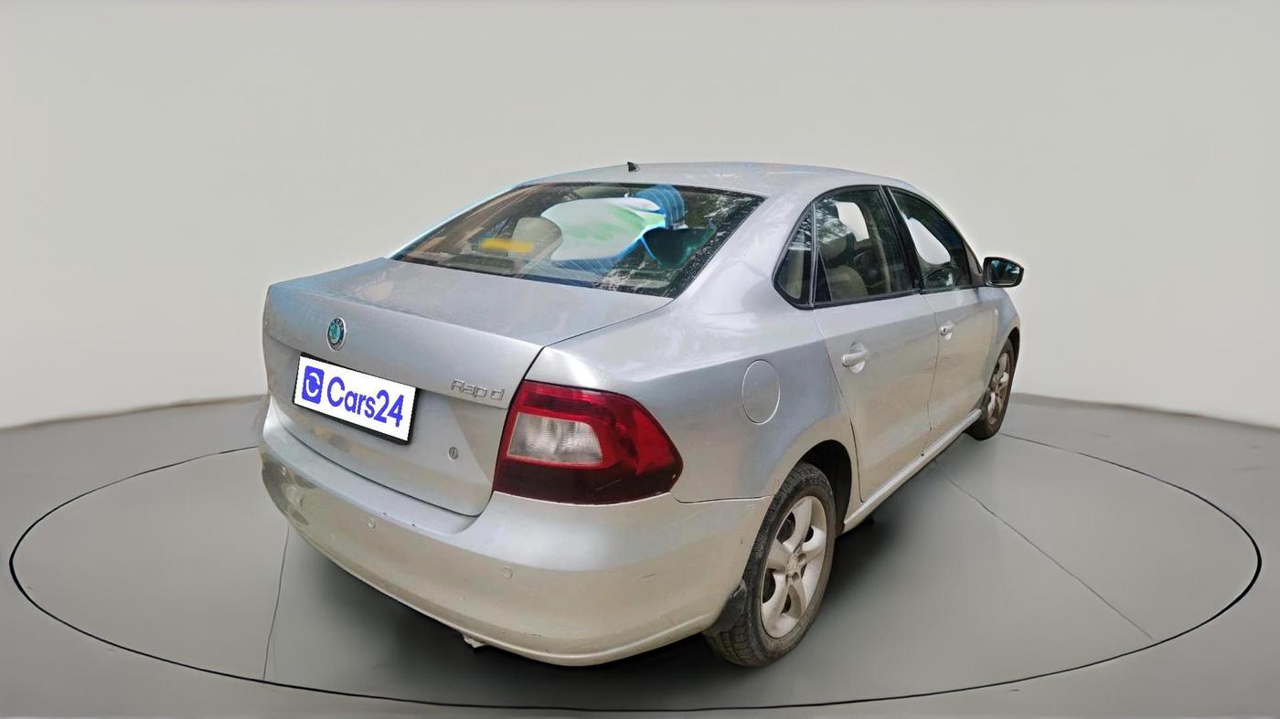 2012 Skoda Rapid ELEGANCE 1.6 TDI CR MT, Diesel, Manual, 91,495 km, exterior