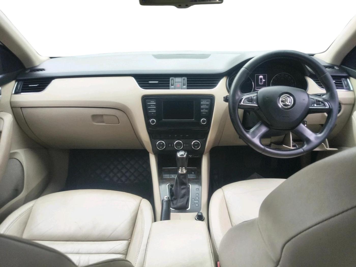 2014 Skoda Octavia ELEGANCE 1.8 TSI AT, Petrol, Automatic, 1,15,245 km, interior