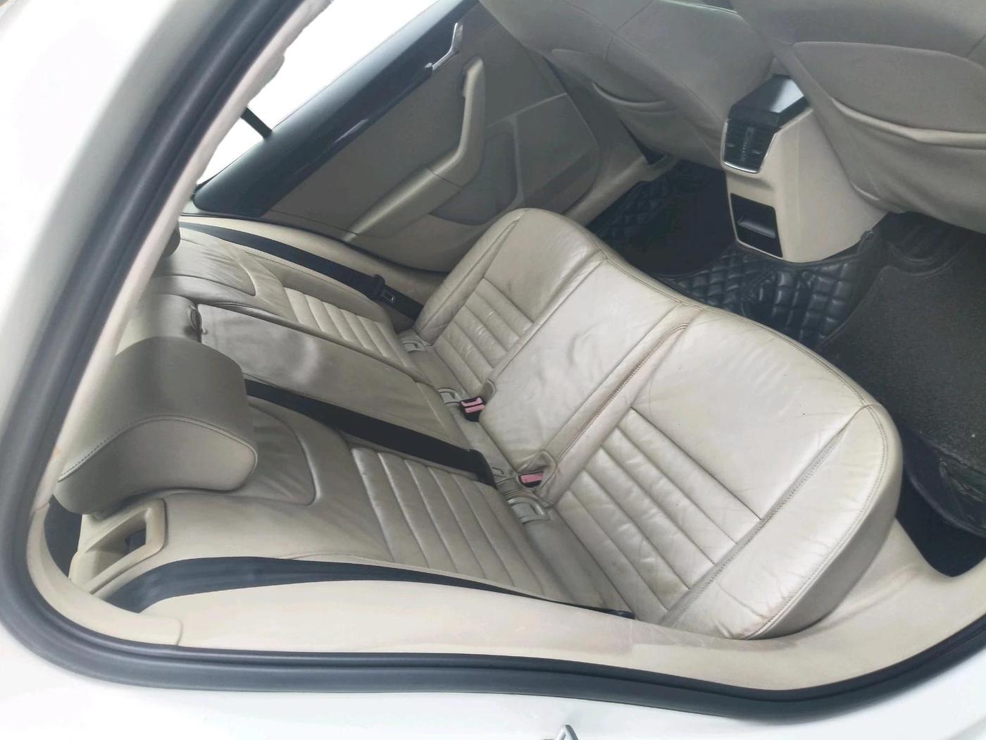 2014 Skoda Octavia ELEGANCE 1.8 TSI AT, Petrol, Automatic, 1,15,245 km, interior