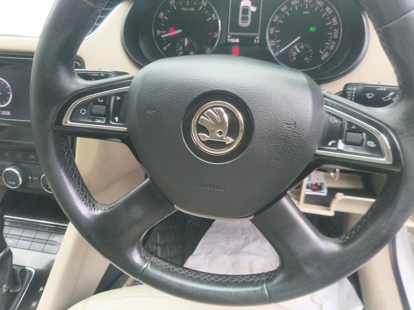 2014 Skoda Octavia ELEGANCE 1.8 TSI AT, Petrol, Automatic, 1,15,245 km, interior