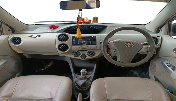 2013 Toyota Etios Liva GD, Diesel, Manual, 1,13,645 km, interior