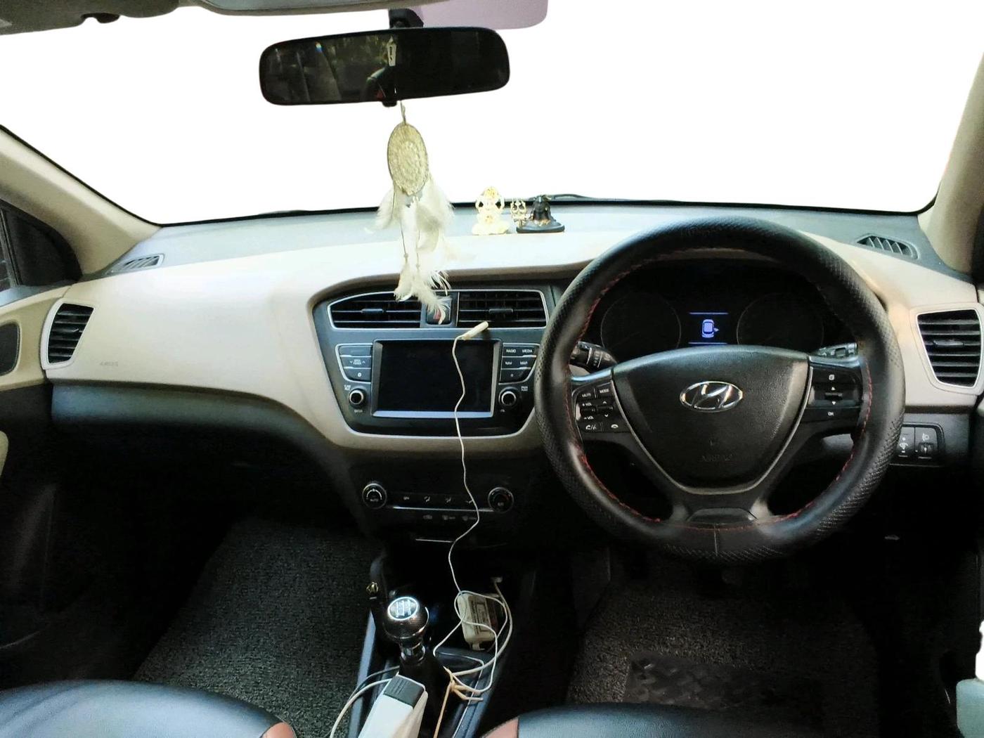 2019 Hyundai Elite i20 ASTA 1.2 (O), Petrol, Manual, 1,01,691 km, interior