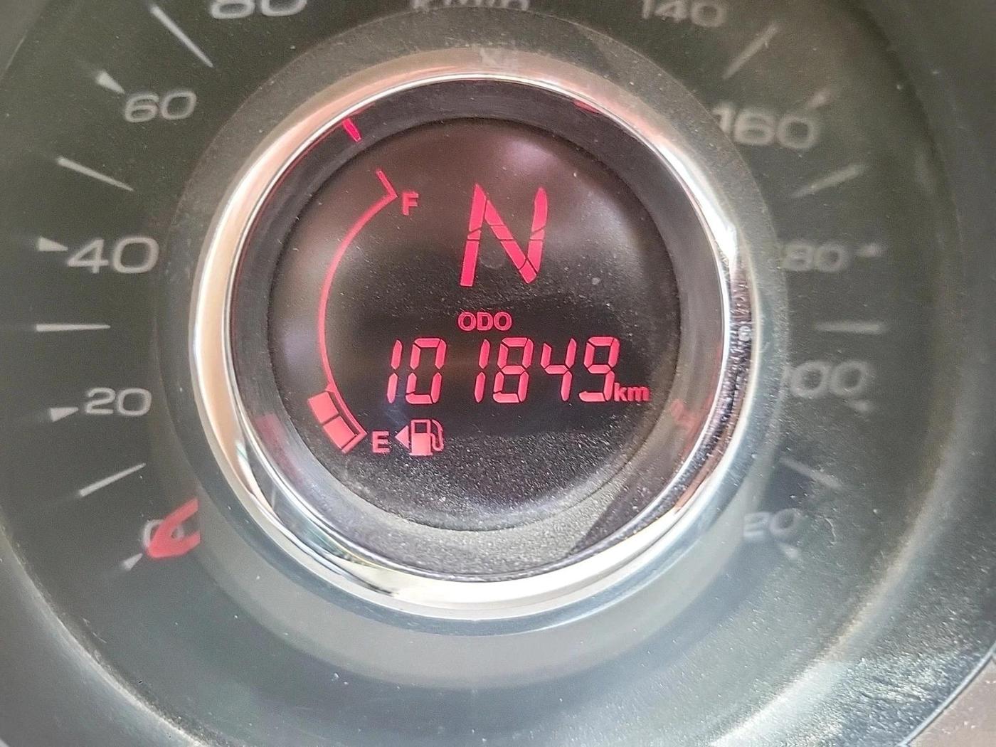 2014 Mahindra XUV500 W6, Diesel, Manual, 1,01,849 km, interior