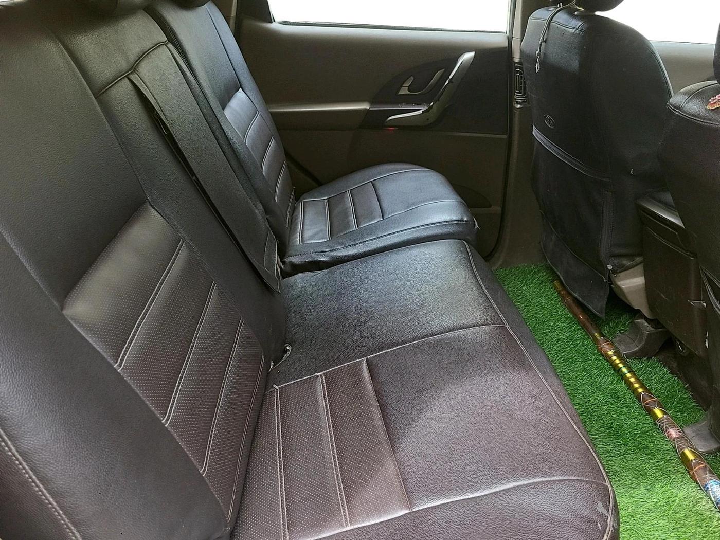 2014 Mahindra XUV500 W6, Diesel, Manual, 1,01,849 km, interior