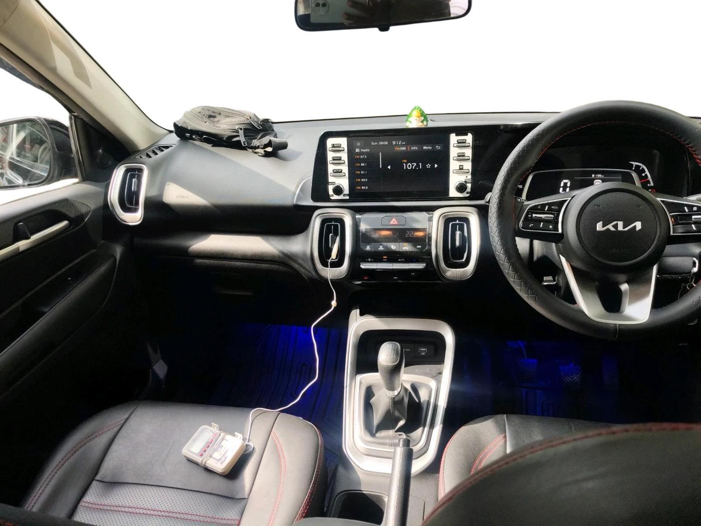 2024 KIA SONET HTK (O) 1.5 Diesel MT, Diesel, Manual, 11,717 km, interior