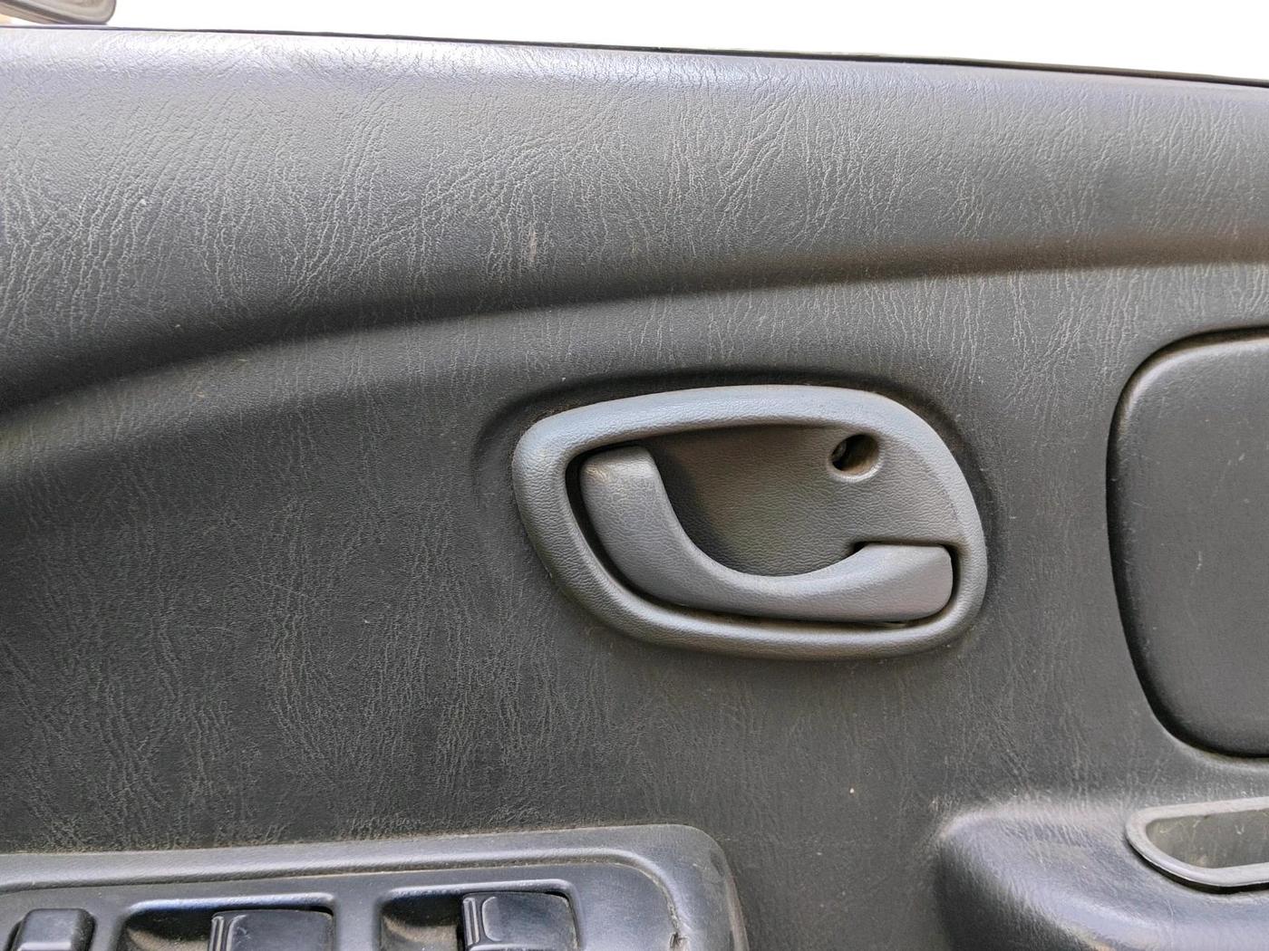 2011 Maruti Alto LXI, CNG, Manual, 1,05,449 km, interior