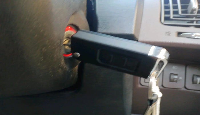 2014 Mahindra XUV500 W8, Diesel, Manual, 1,66,144 km, interior