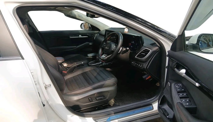 2022 KIA SELTOS GTX PLUS AT 1.5 DIESEL, Diesel, Automatic, 33,828 km, interior