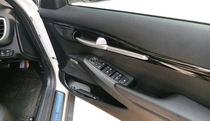 2022 KIA SELTOS GTX PLUS AT 1.5 DIESEL, Diesel, Automatic, 33,828 km, interior