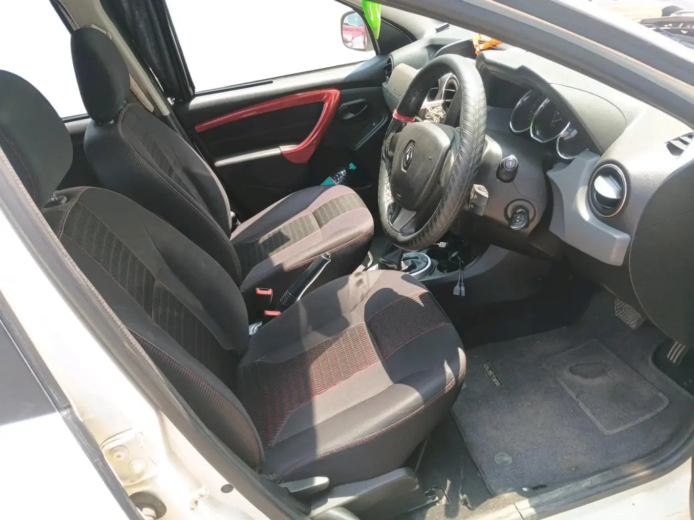 2017 Renault Duster RXS CVT, Petrol, Automatic, 40,100 km, interior