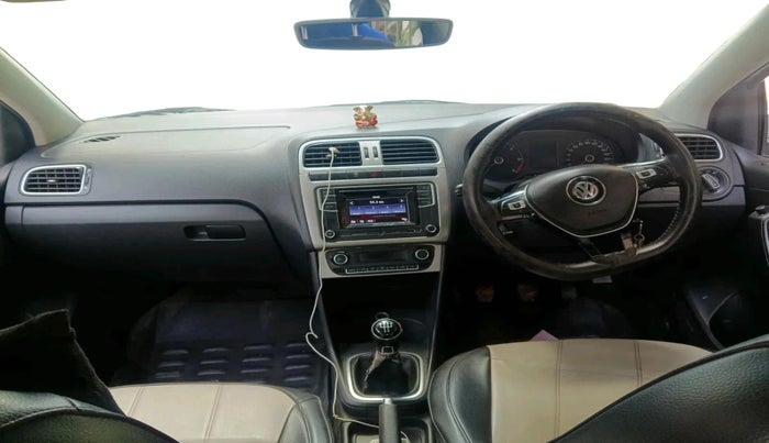 2016 Volkswagen Polo HIGHLINE1.5L, Diesel, Manual, 1,07,332 km, interior