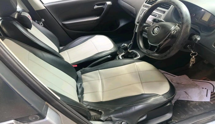 2016 Volkswagen Polo HIGHLINE1.5L, Diesel, Manual, 1,07,332 km, interior