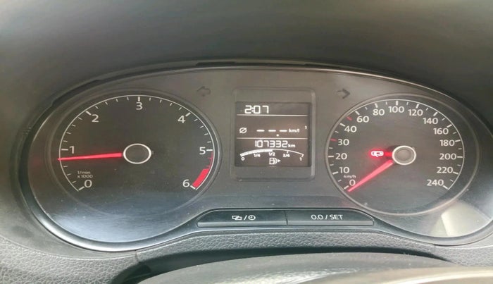 2016 Volkswagen Polo HIGHLINE1.5L, Diesel, Manual, 1,07,332 km, interior