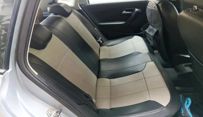 2016 Volkswagen Polo HIGHLINE1.5L, Diesel, Manual, 1,07,332 km, interior