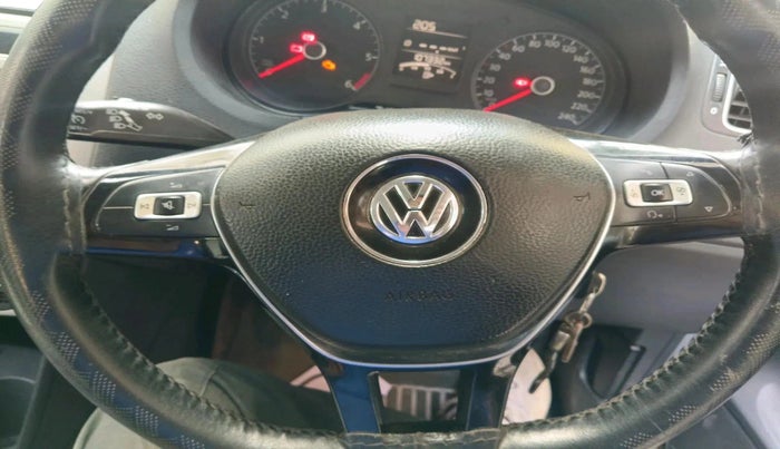 2016 Volkswagen Polo HIGHLINE1.5L, Diesel, Manual, 1,07,332 km, interior