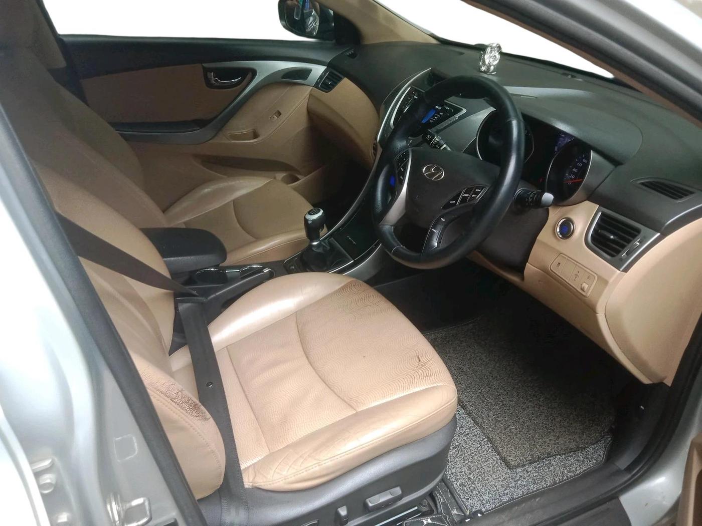 2013 Hyundai New Elantra 1.8 SX MT VTVT, Petrol, Manual, 57,629 km, interior