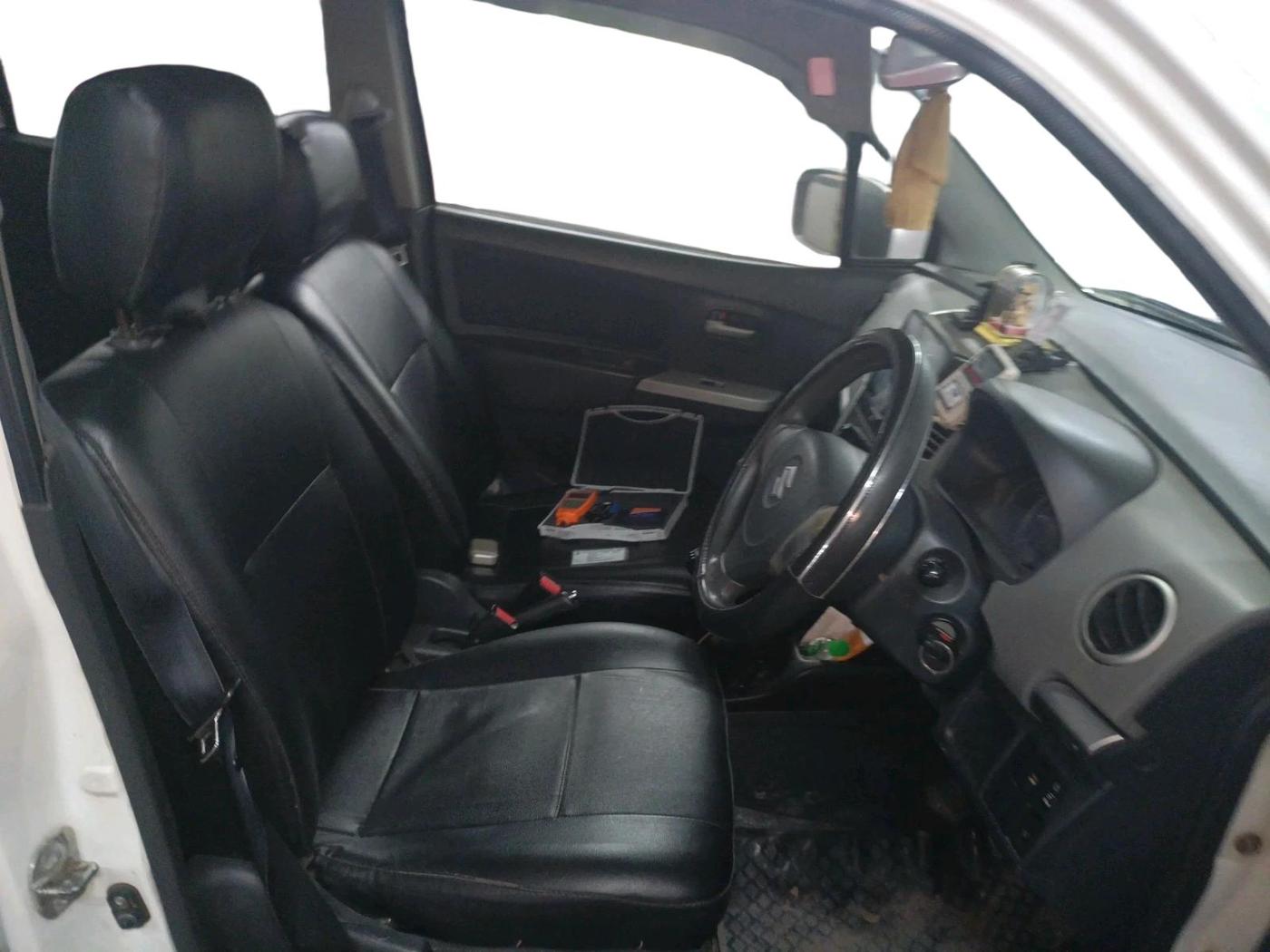 2011 Maruti Wagon R 1.0 VXI, Petrol, Manual, 95,643 km, interior