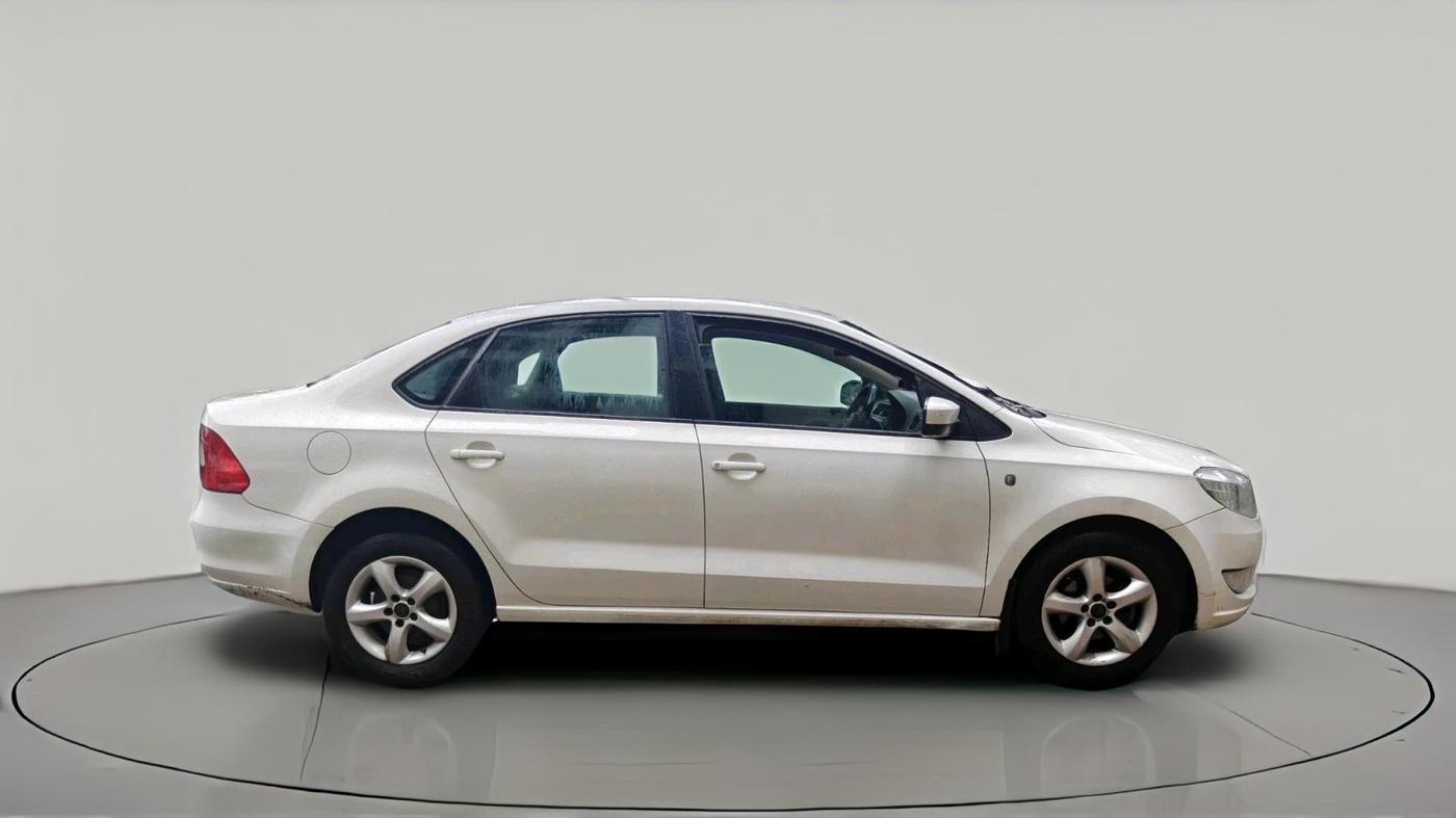 2015 Skoda Rapid AMBITION 1.5 TDI AT, Diesel, Automatic, 74,780 km, exterior
