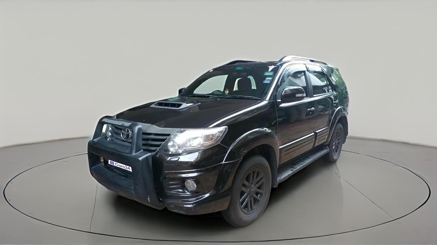 2012 Toyota Fortuner 3.0 4X2 MT, Diesel, Manual, 1,04,388 km, exterior