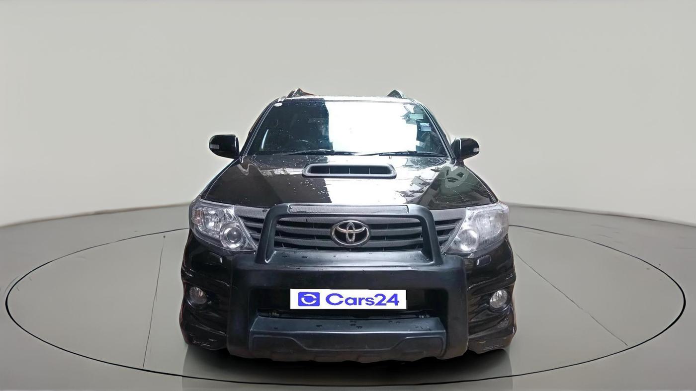 2012 Toyota Fortuner 3.0 4X2 MT, Diesel, Manual, 1,04,388 km, exterior