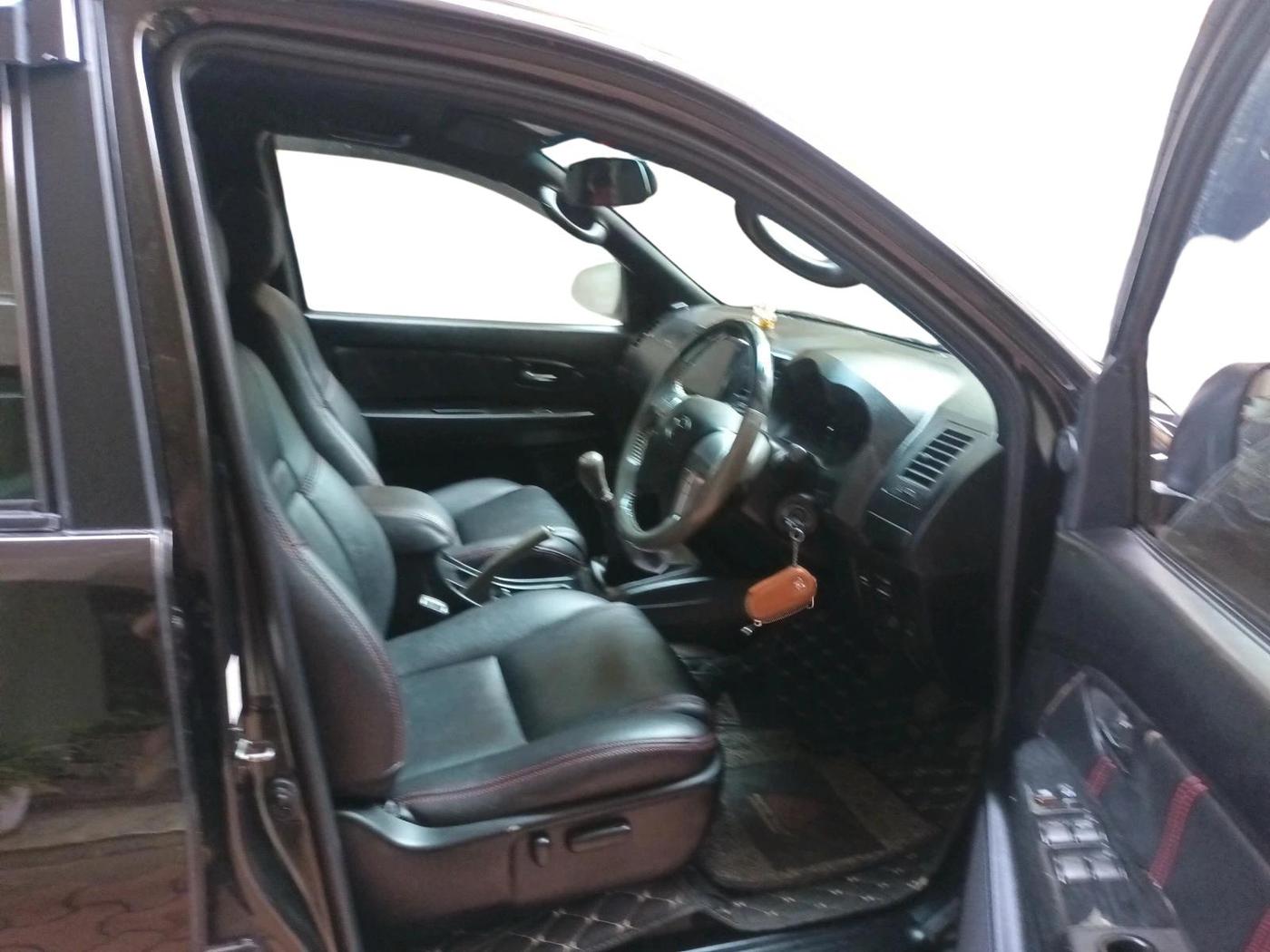 2012 Toyota Fortuner 3.0 4X2 MT, Diesel, Manual, 1,04,388 km, interior