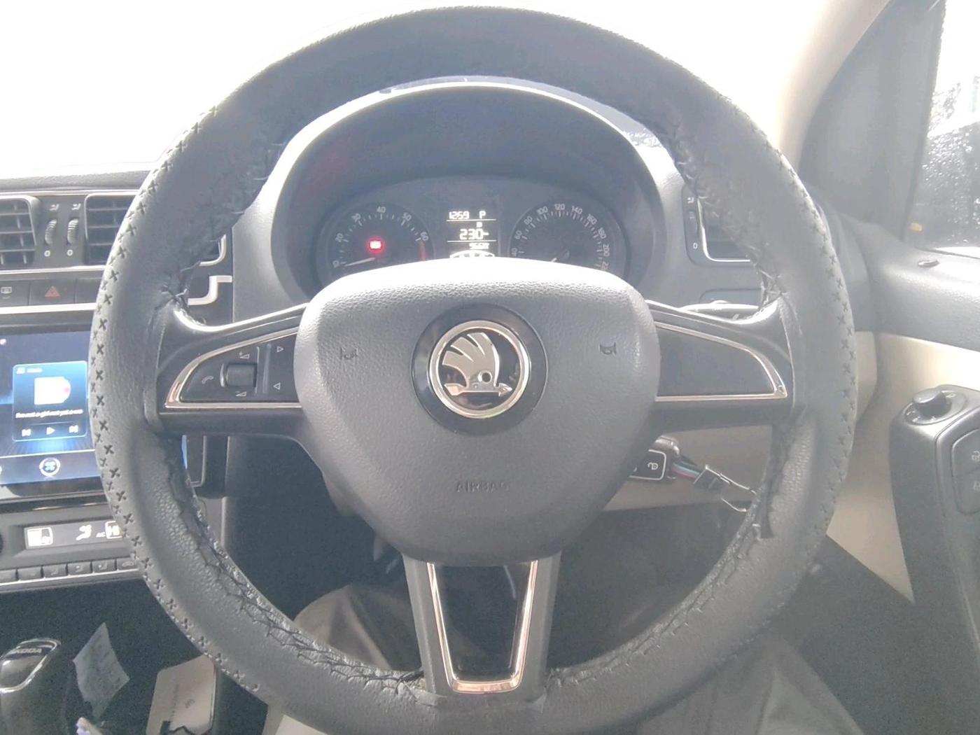 2017 Skoda Rapid STYLE 1.6 MPI AT, Petrol, Automatic, 49,017 km, interior