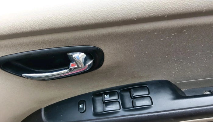 2015 Hyundai i10 SPORTZ 1.1, Petrol, Manual, 26,556 km, interior