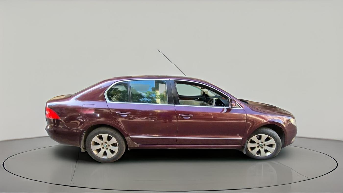 2011 Skoda Superb ELEGANCE 2.0 TDI CR AT, Diesel, Automatic, 1,56,883 km, exterior