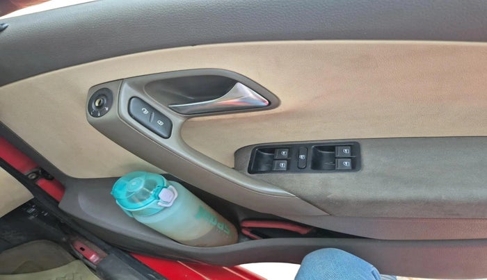 2011 Volkswagen Vento HIGHLINE DIESEL 1.6, Diesel, Manual, 1,06,864 km, interior