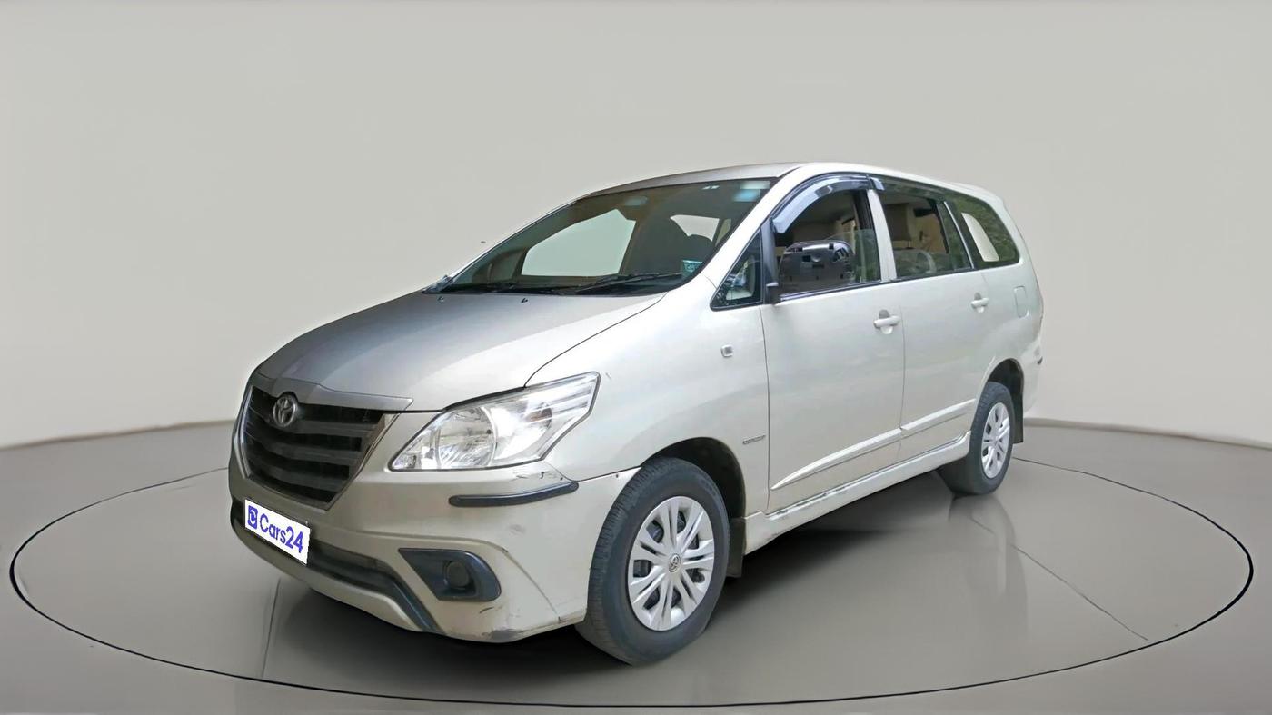 2015 Toyota Innova 2.5 GX 7 STR, Diesel, Manual, 1,40,000 km, exterior