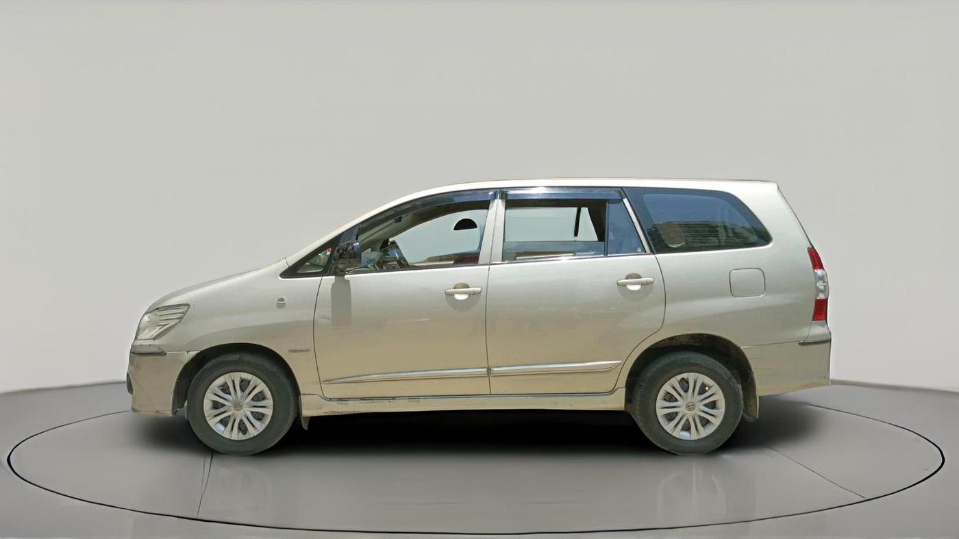 2015 Toyota Innova 2.5 GX 7 STR, Diesel, Manual, 1,40,000 km, exterior