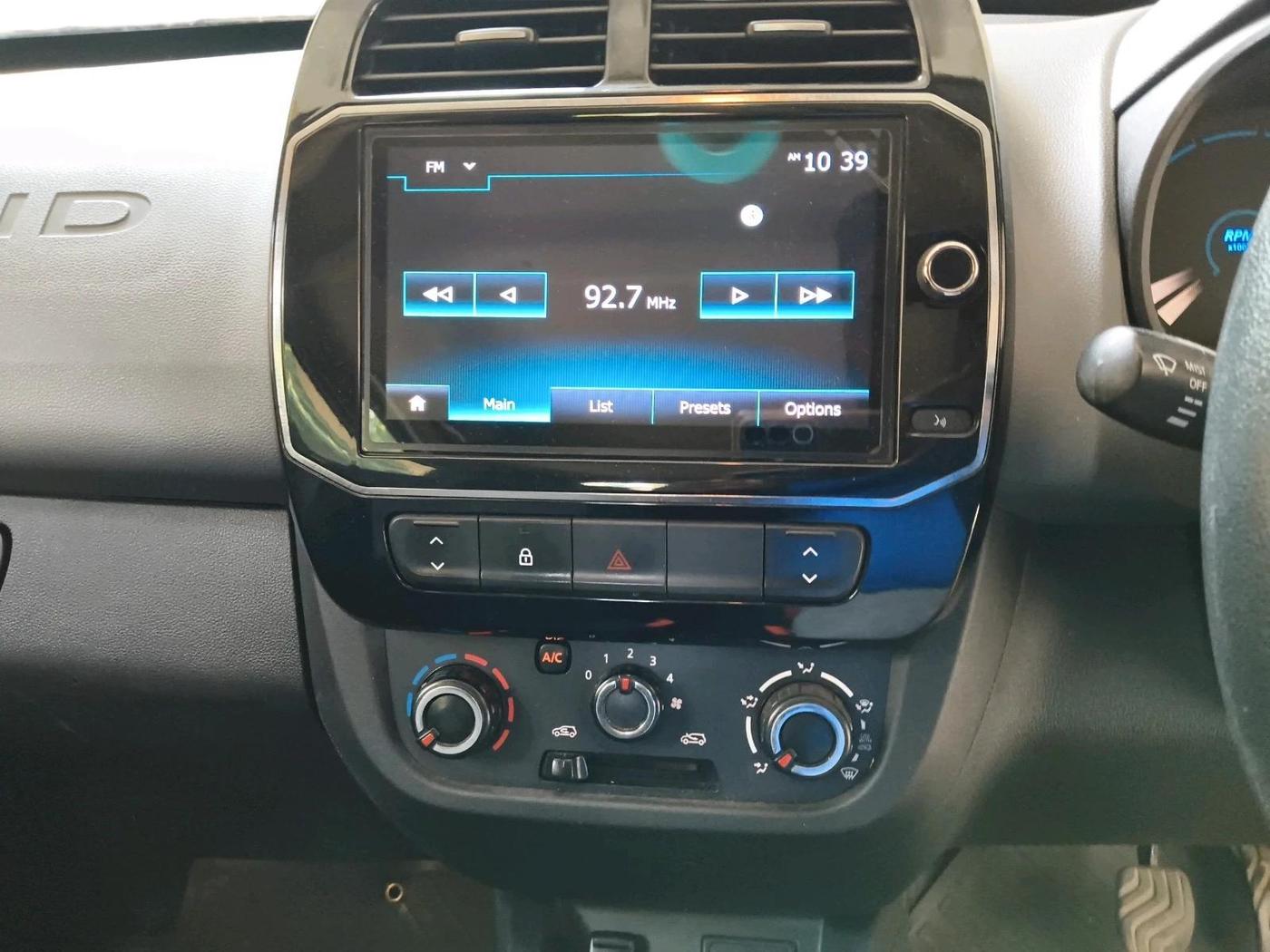 2022 Renault Kwid RXT 1.0 AMT (O), Petrol, Automatic, 50,173 km, interior